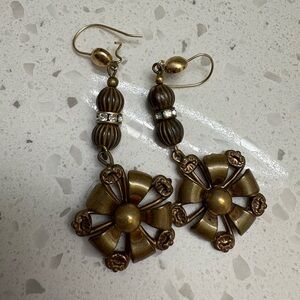 Elegant Vintage Gold Floral Drop Earrings